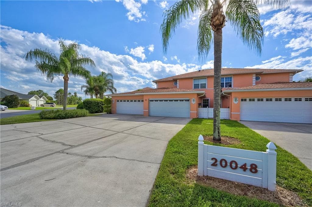 20048 Lake Vista CIR N 1 LEHIGH ACRES, FL 33936
