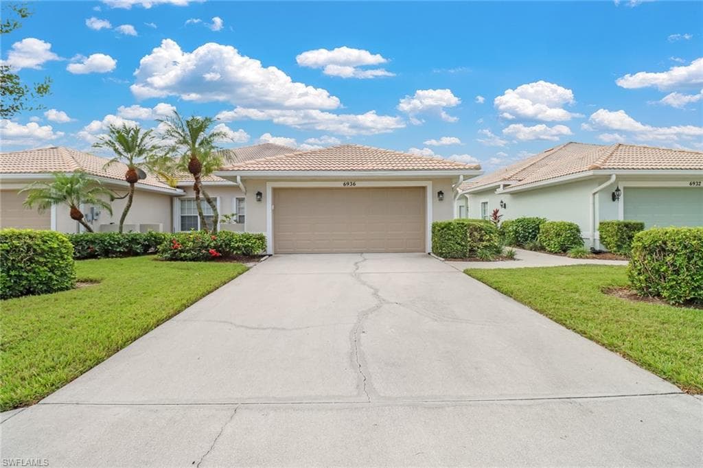 6936 Lone Oak BLVD NAPLES, FL 34109
