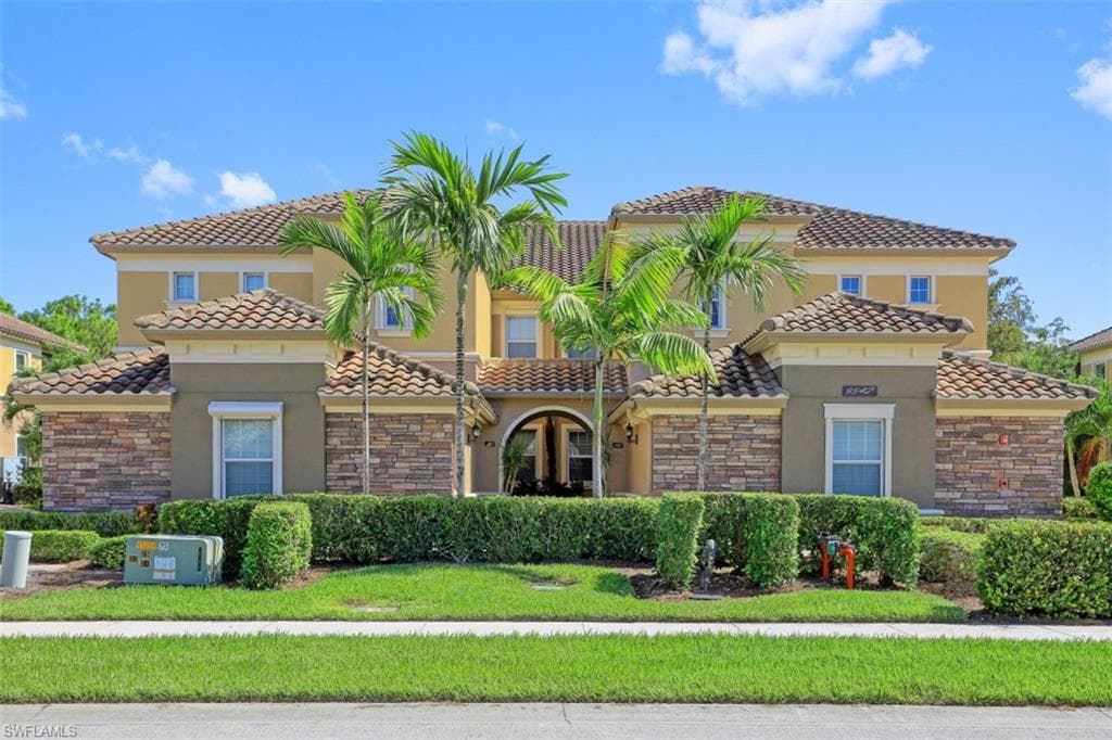 9542 Ironstone TER 202 NAPLES, FL 34120