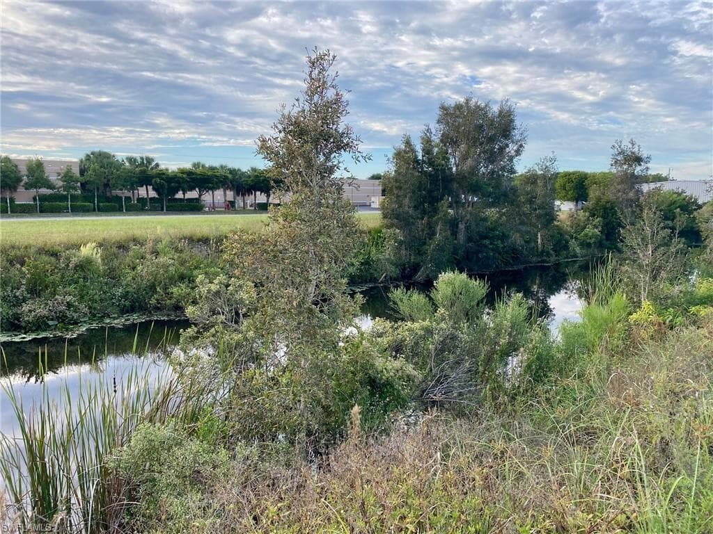 1800 NE 11th LN CAPE CORAL, FL 33909