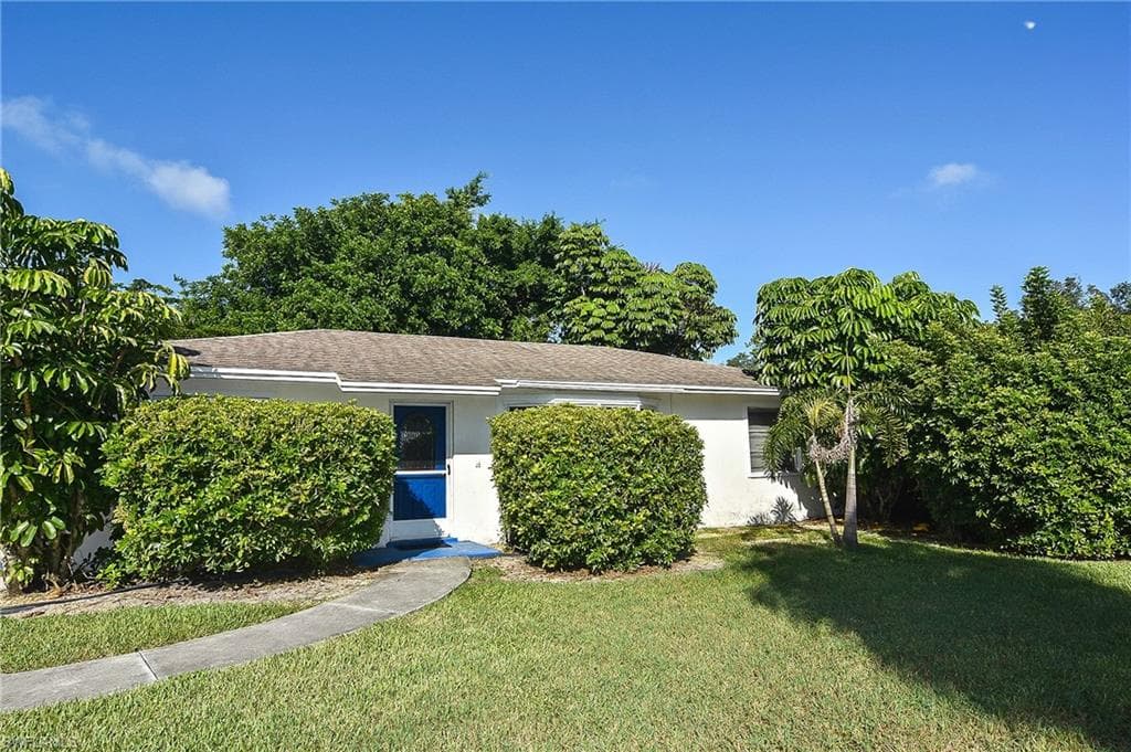 1003 April LN NORTH FORT MYERS, FL 33903