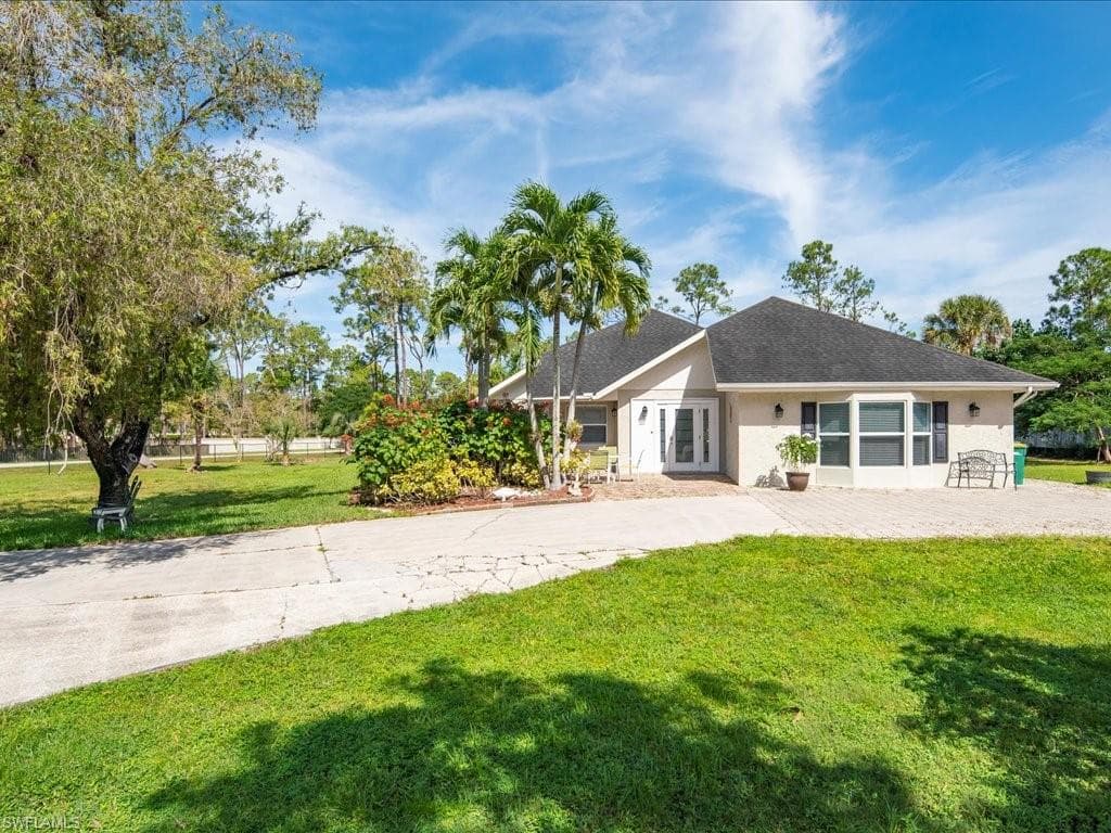520 Soll ST NAPLES, FL 34109