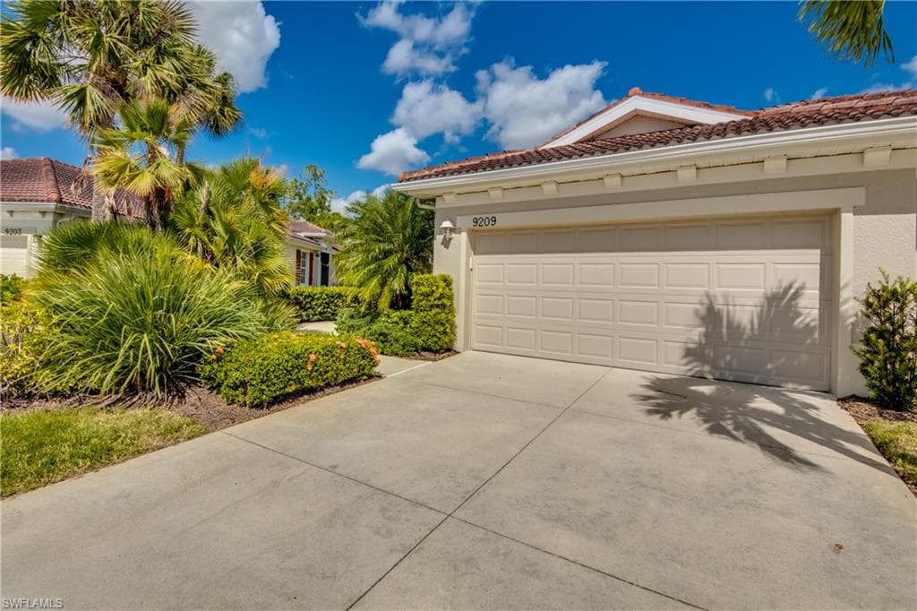 9209 Aviano DR FORT MYERS, FL 33913