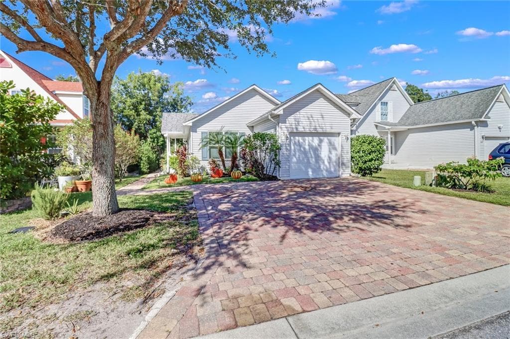 207 Leawood CIR NAPLES, FL 34104