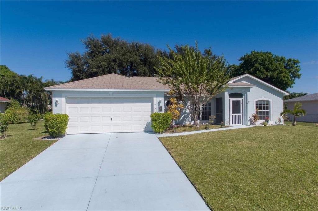 917 SE 32nd TER CAPE CORAL, FL 33904