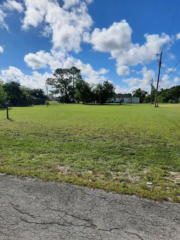 2250 10th TER LEHIGH ACRES, FL 33936