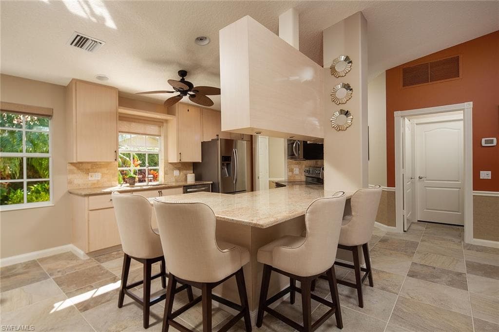 3155 Andorra CT NAPLES, FL 34109