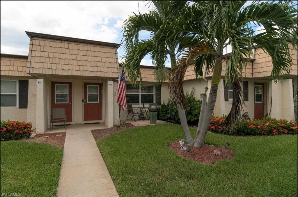 85 Pioneer CT FORT MYERS, FL 33917