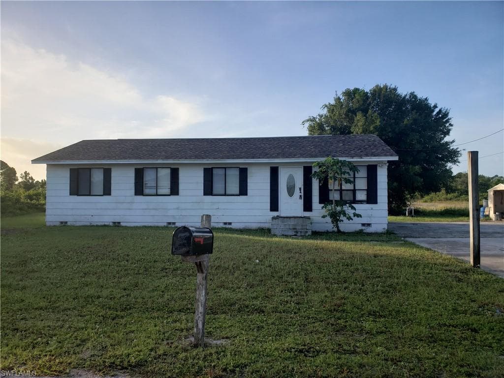 3805 29th ST SW LEHIGH ACRES, FL 33976