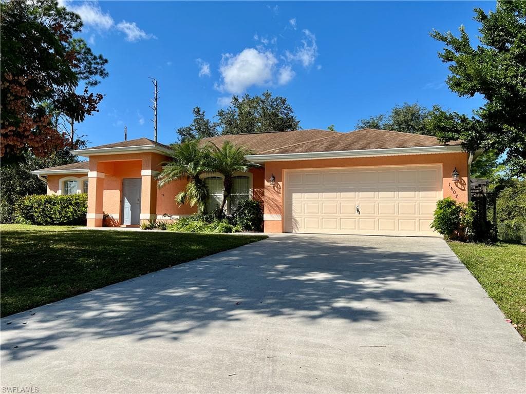 1607 Oak AVE LEHIGH ACRES, FL 33972