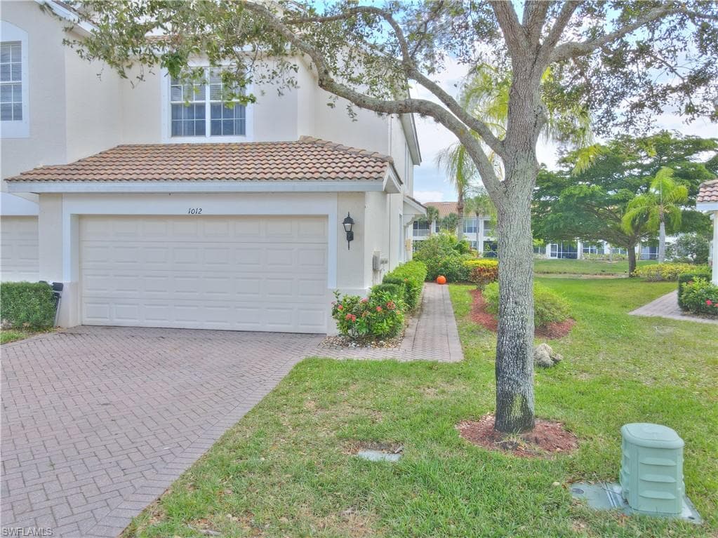 1012 Hampton CIR 67 NAPLES, FL 34105