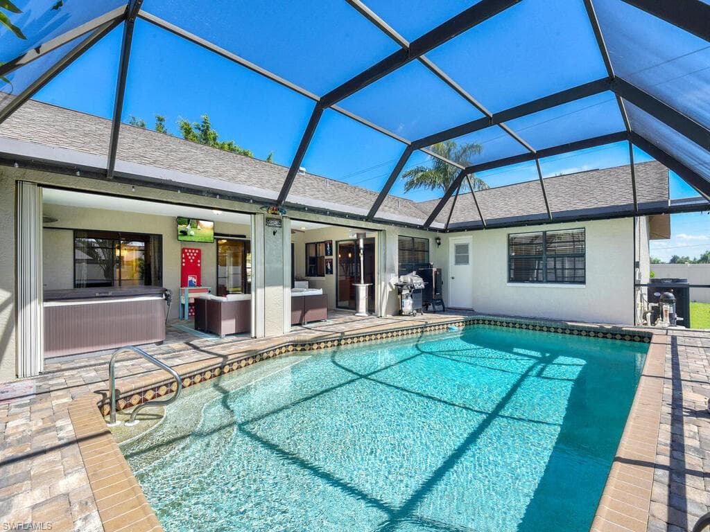 402 SW 37th LN CAPE CORAL, FL 33914