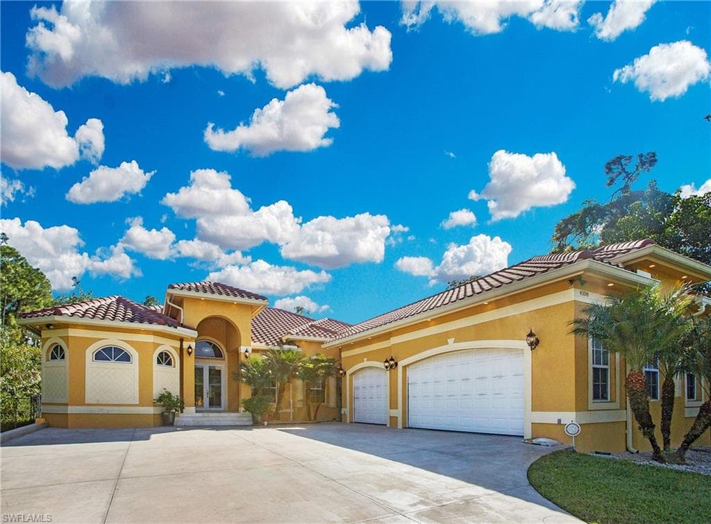 4108 Pine Ridge RD NAPLES, FL 34119