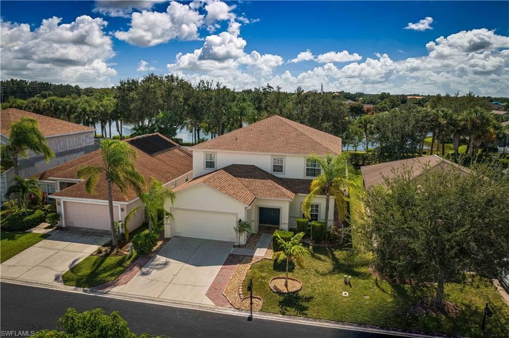 8883 Falcon Pointe LOOP FORT MYERS, FL 33912