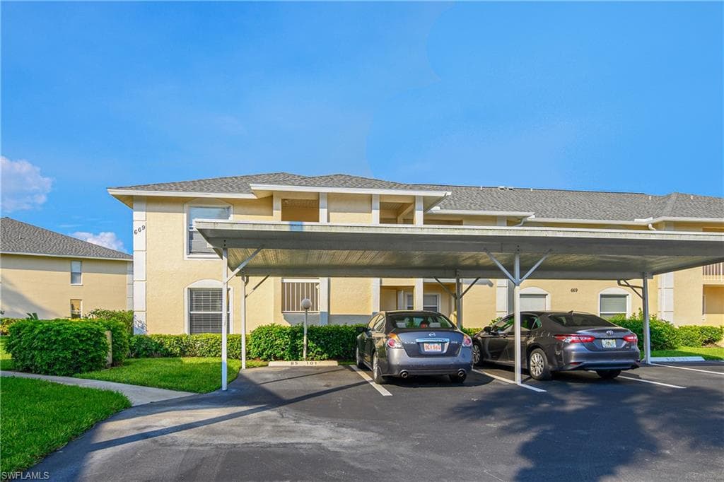 669 Squire CIR 101 NAPLES, FL 34104