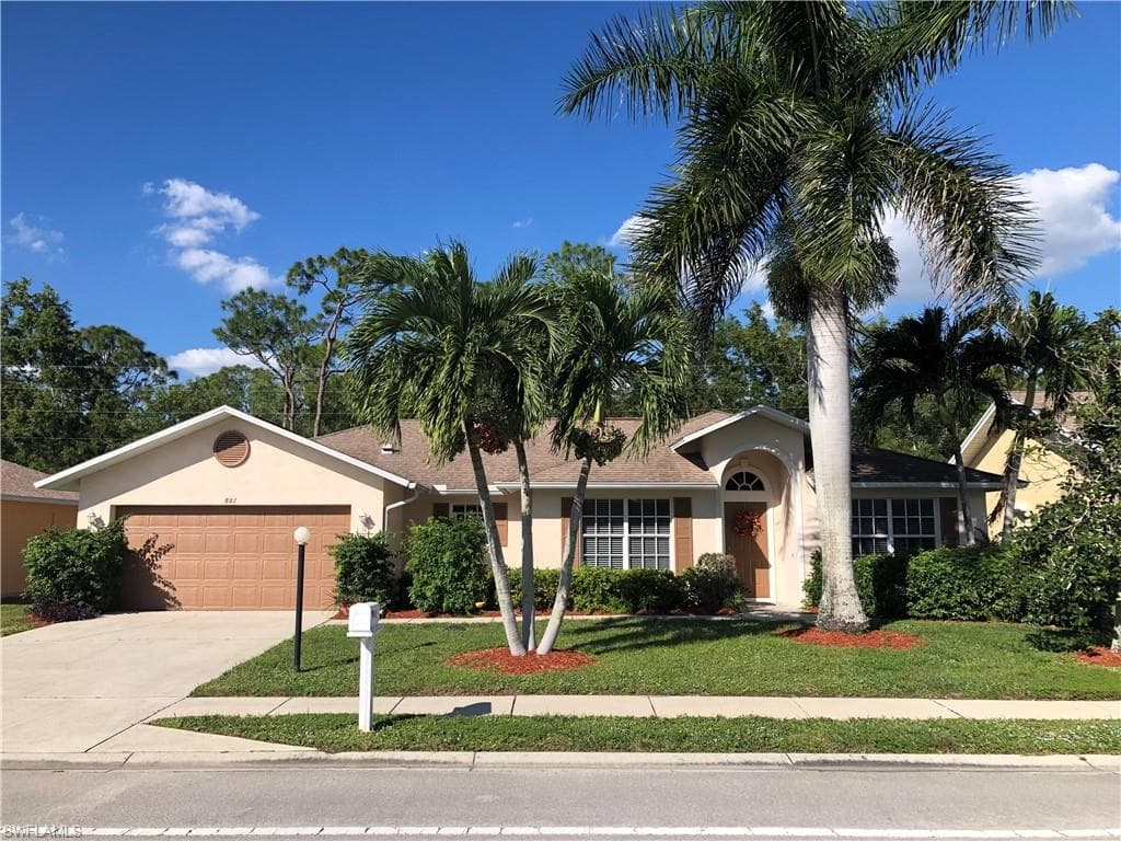 881 Charlemagne BLVD NAPLES, FL 34112