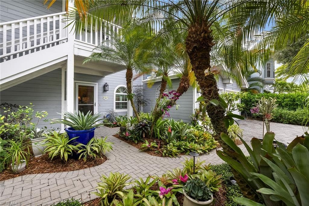 376 3rd ST S 103 NAPLES, FL 34102