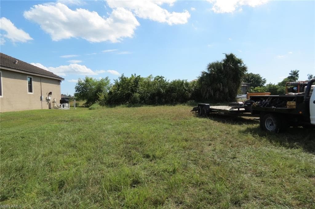 2520 SW 25th ST CAPE CORAL, FL 33914