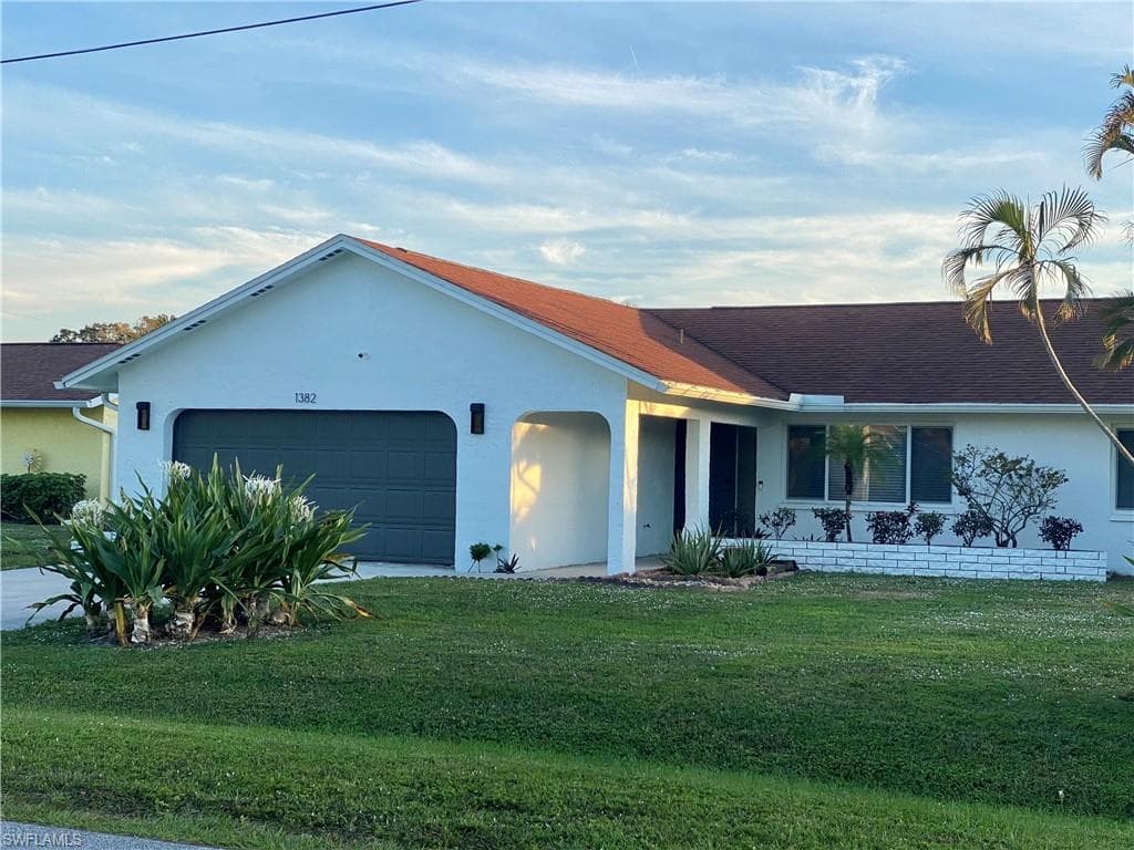 1382 N Alhambra CIR NAPLES, FL 34103