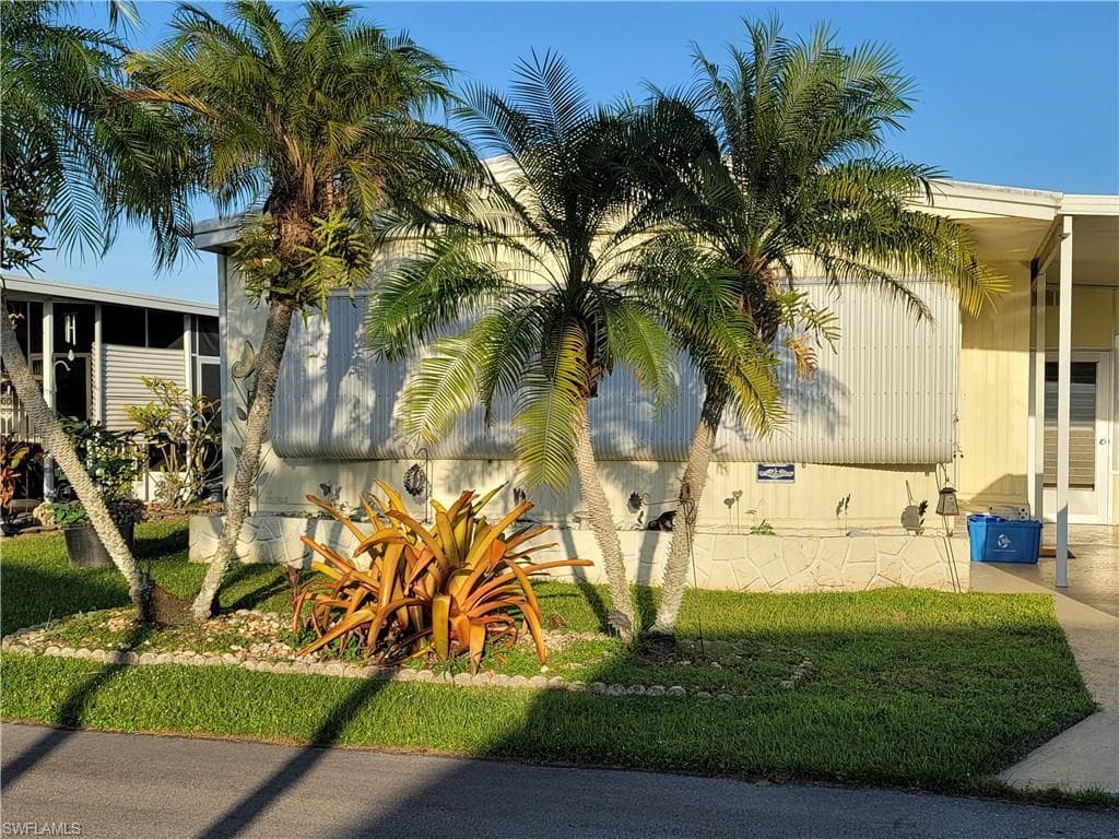 86 Poinsettia DR FORT MYERS, FL 33905