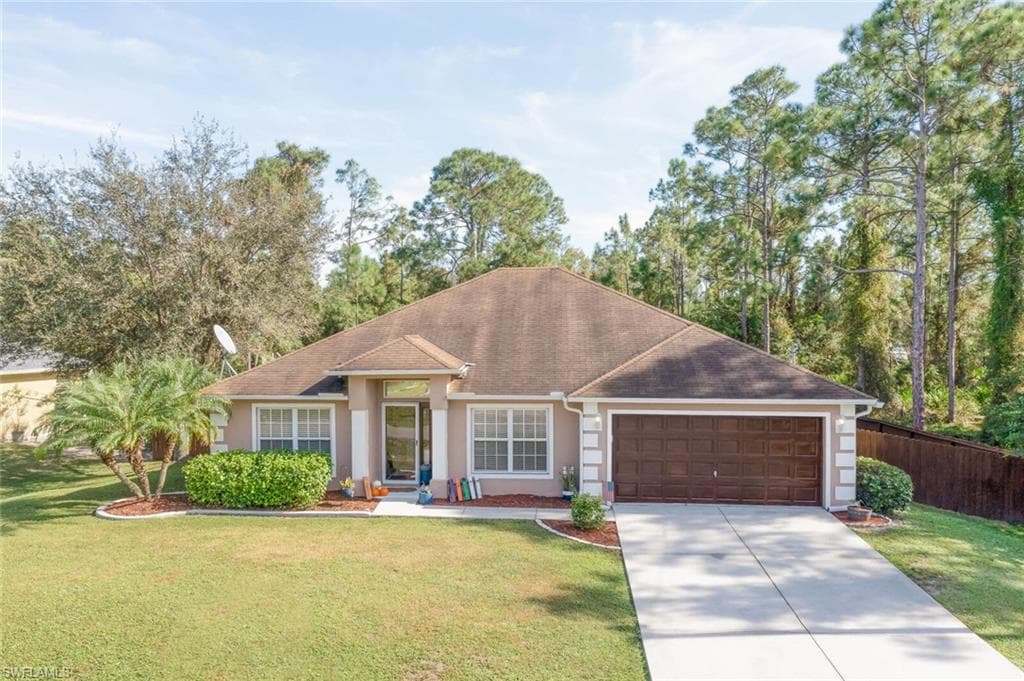 809 Grenada AVE LEHIGH ACRES, FL 33974