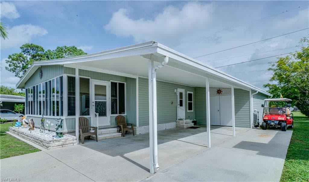 31 Sunset CIR NORTH FORT MYERS, FL 33903