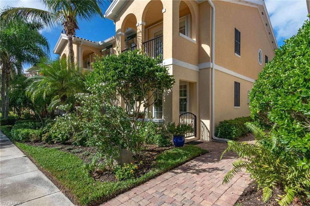 8055 Sorrento LN NAPLES, FL 34114