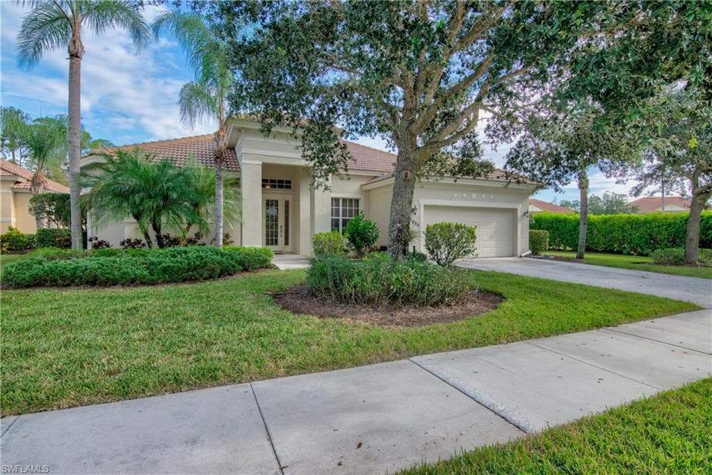7958 Founders CIR NAPLES, FL 34104