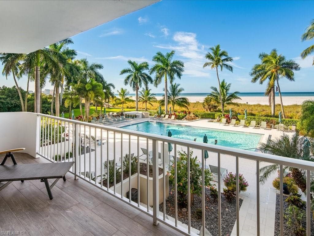 140 SEAVIEW CT 202N MARCO ISLAND, FL 34145