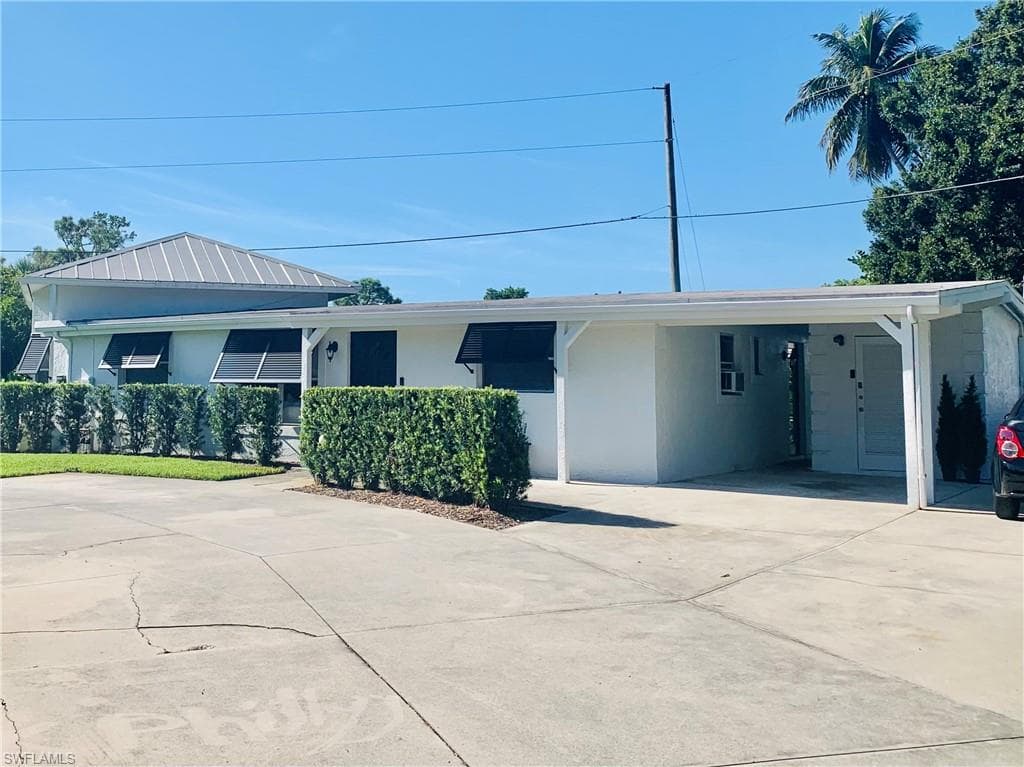 2180 Harbor LN NAPLES, FL 34104