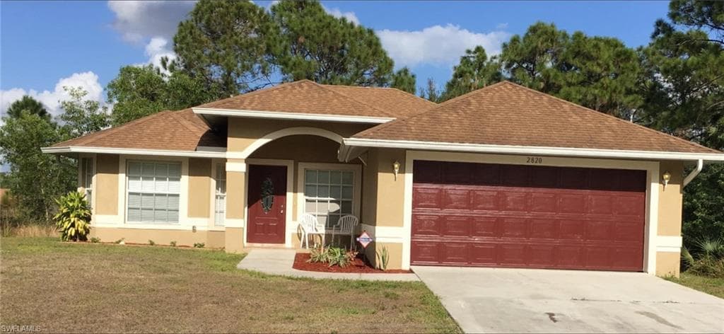 2820 Nancy DR LEHIGH ACRES, FL 33971