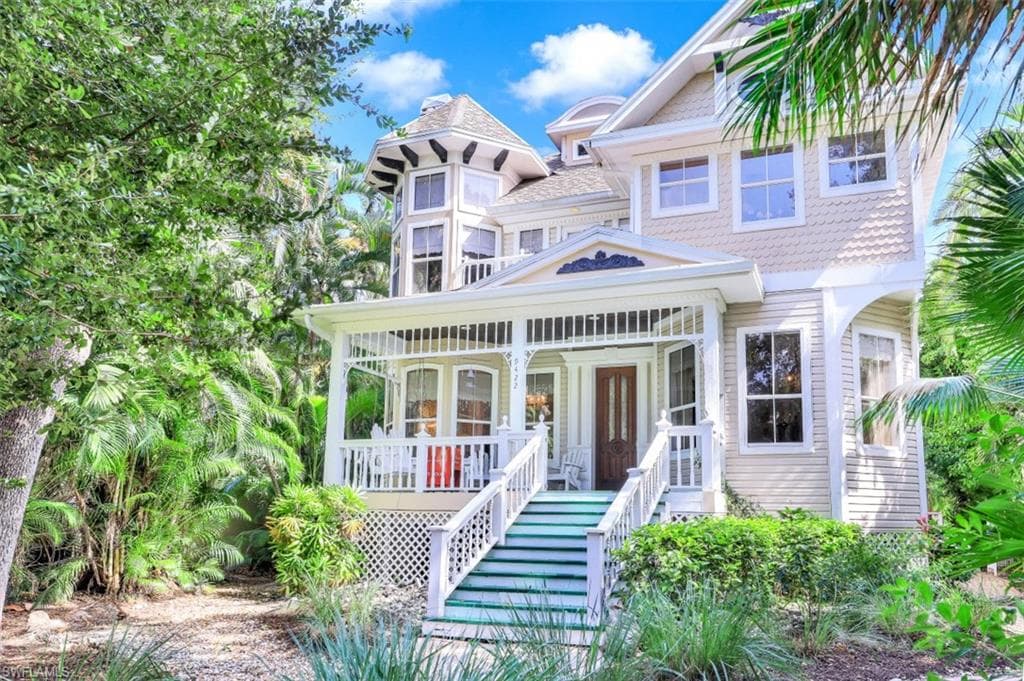 9422 Vanderbilt DR NAPLES, FL 34108