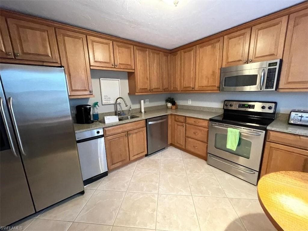 261 Quails Nest RD 1273 NAPLES, FL 34112