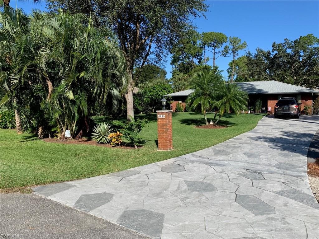 4215 Kathy AVE NAPLES, FL 34104