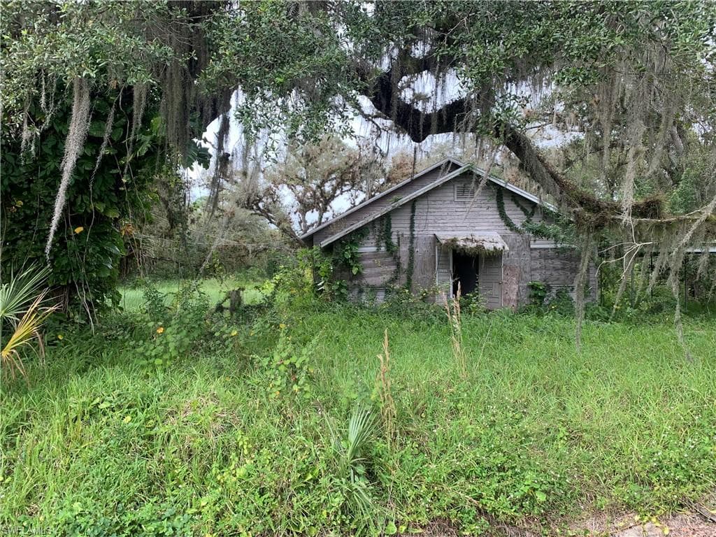 1185 N Bridge ST LABELLE, FL 33935