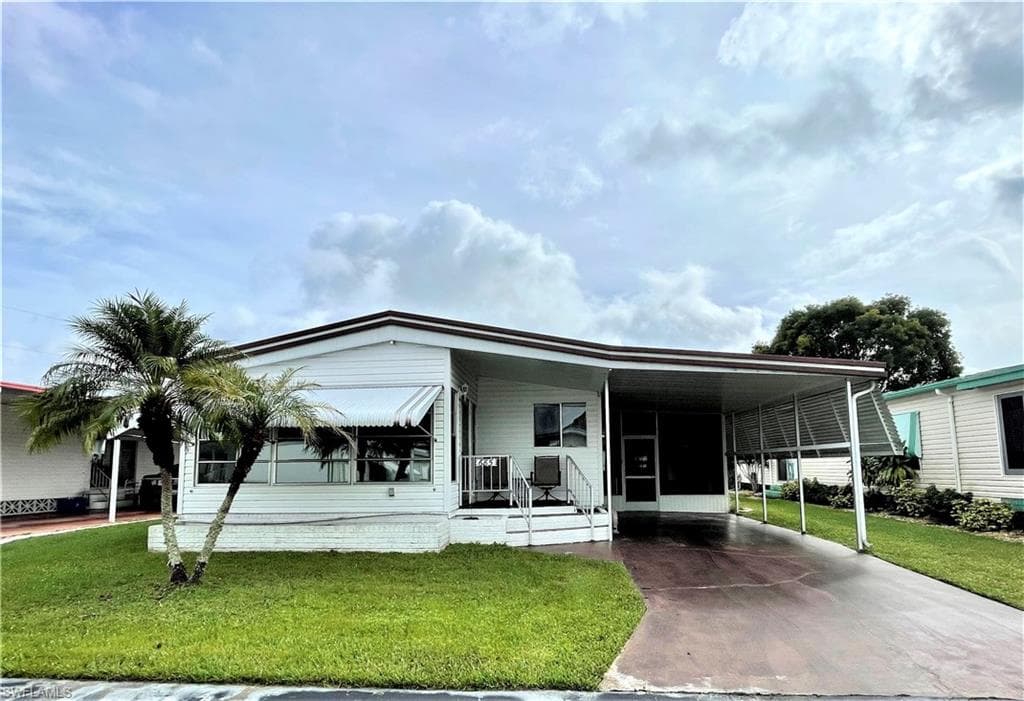 685 Dream LN NORTH FORT MYERS, FL 33917