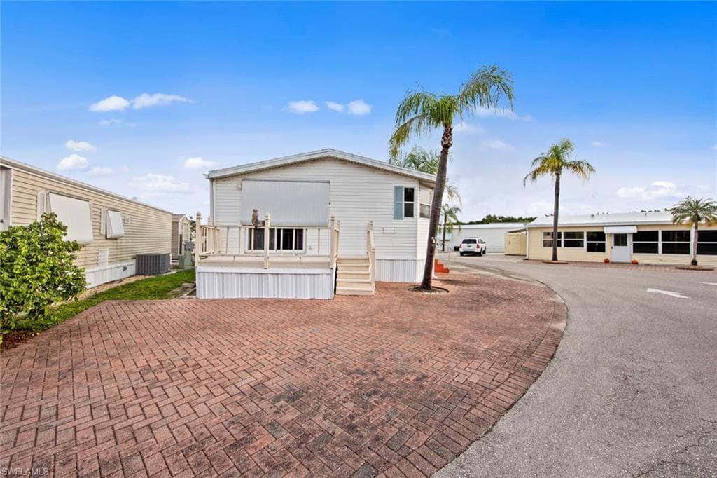 238 SETTING SUN AVE BONITA SPRINGS, FL 34135