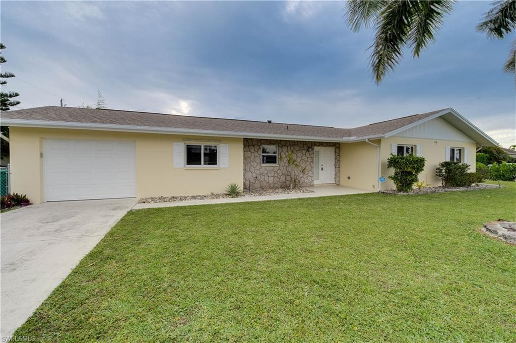 698 107th AVE N NAPLES, FL 34108