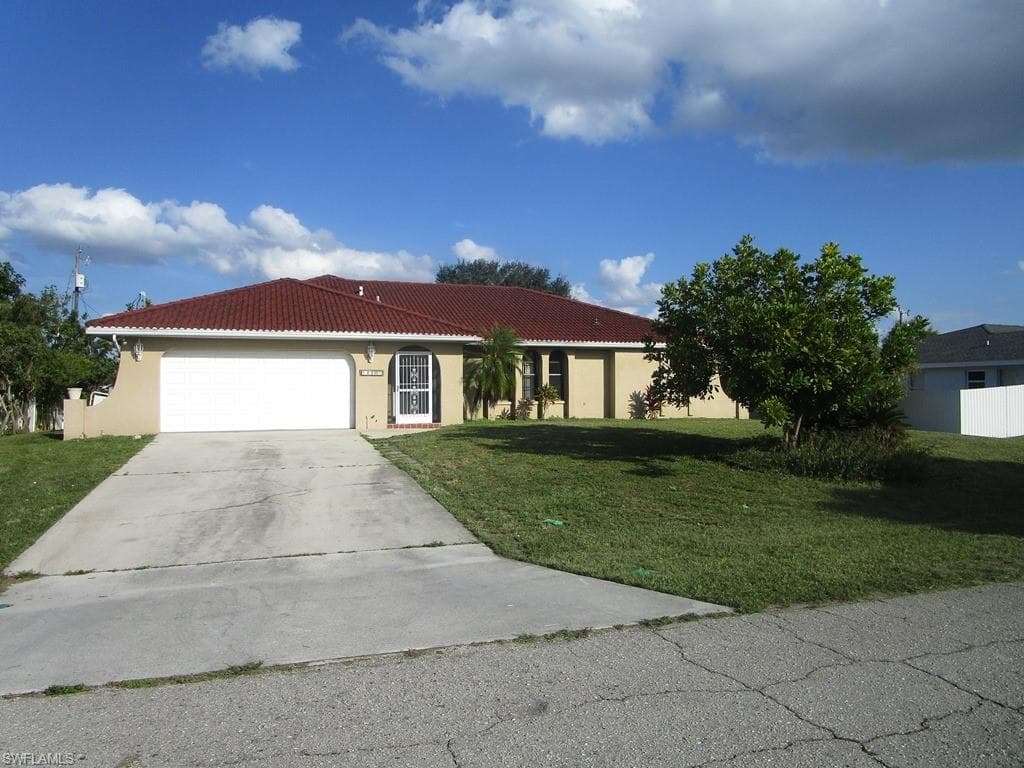 110 Riviera ST LEHIGH ACRES, FL 33936