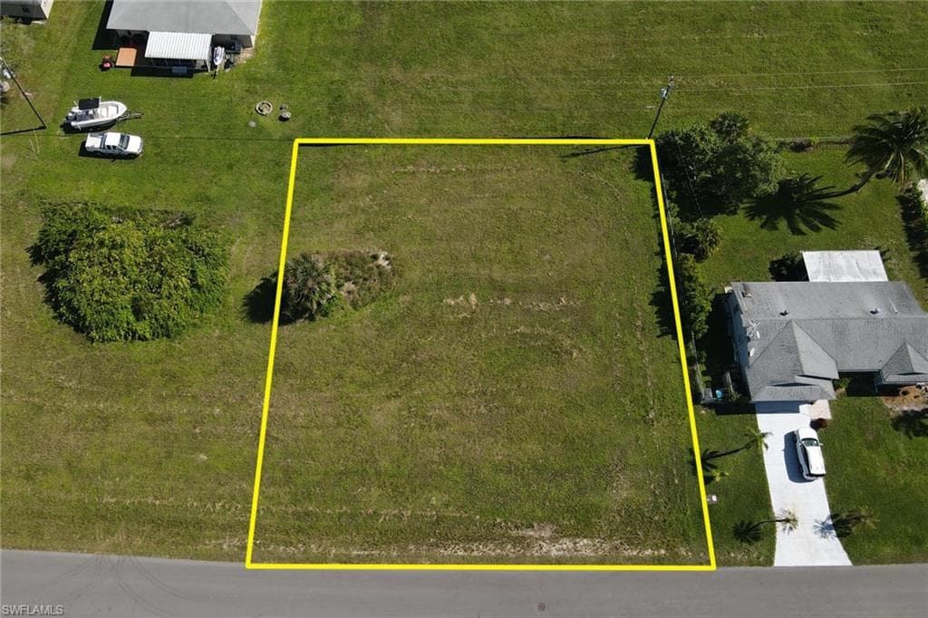 453 NE Juanita CT CAPE CORAL, FL 33909