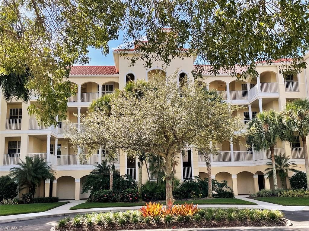 4864 Hampshire CT 9-104 NAPLES, FL 34112