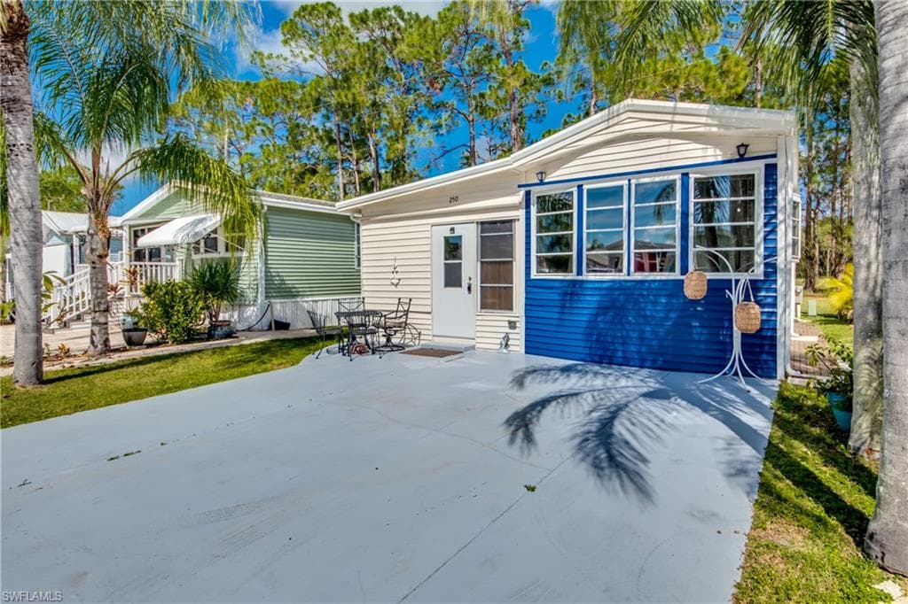 250 Caravan CIR NORTH FORT MYERS, FL 33903