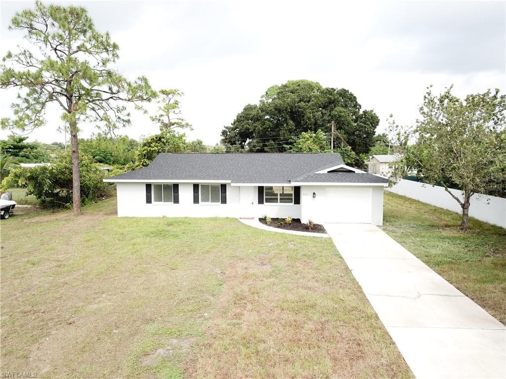 403 E Cleveland LN LEHIGH ACRES, FL 33936