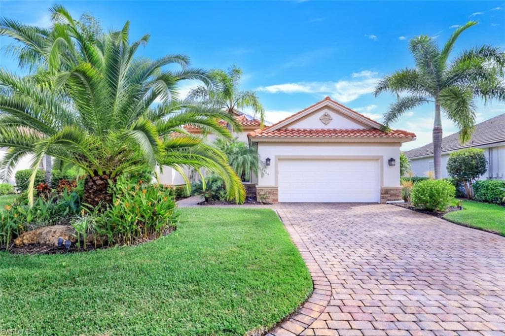 8806 Spinner Cove LN NAPLES, FL 34120
