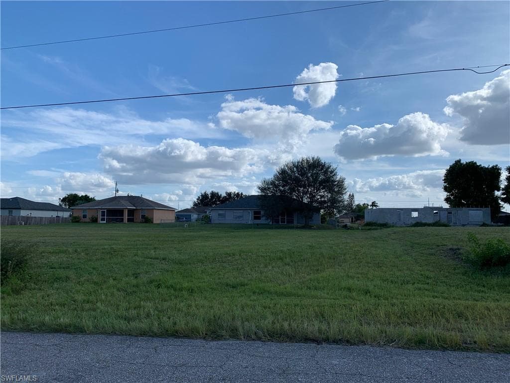 216 NW 10th TER CAPE CORAL, FL 33993
