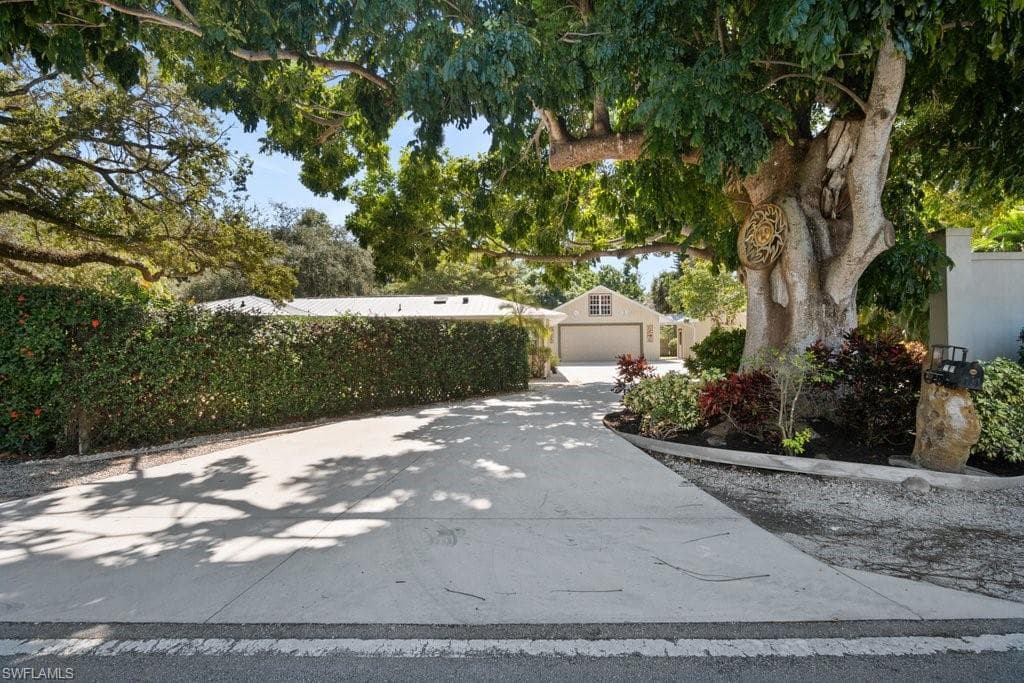 2300 North RD NAPLES, FL 34104