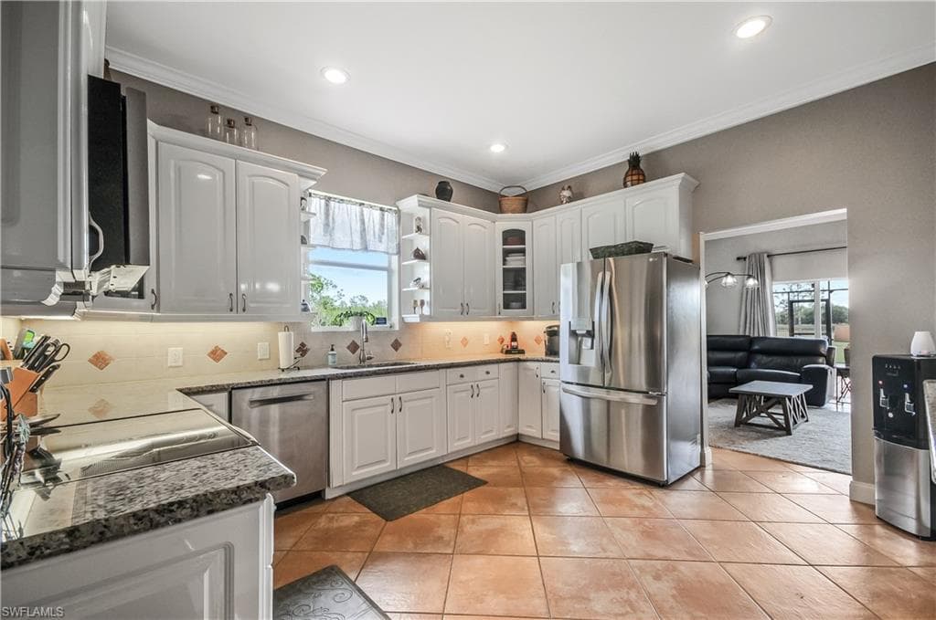 2060 Desoto BLVD N NAPLES, FL 34120