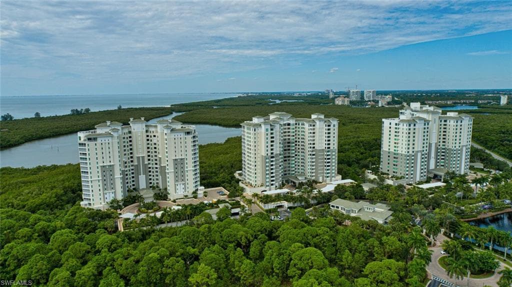 285 GRANDE WAY 606 NAPLES, FL 34110