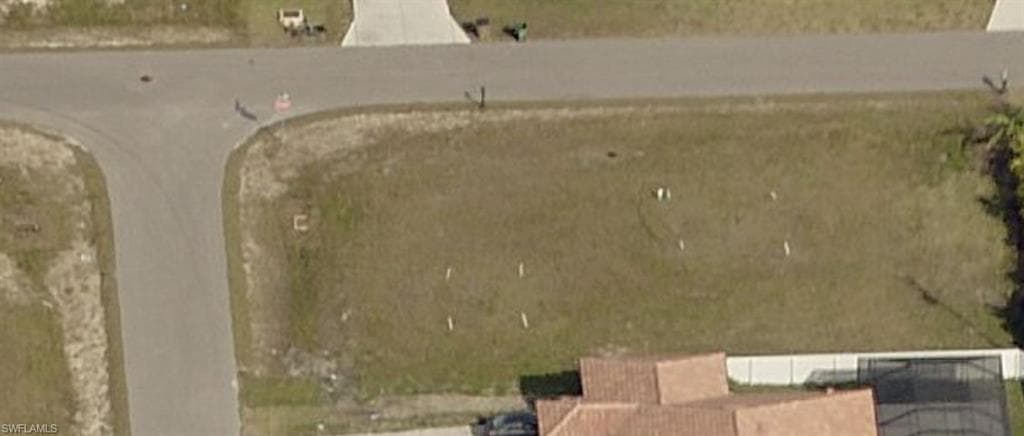 725 NW Juanita CT CAPE CORAL, FL 33993