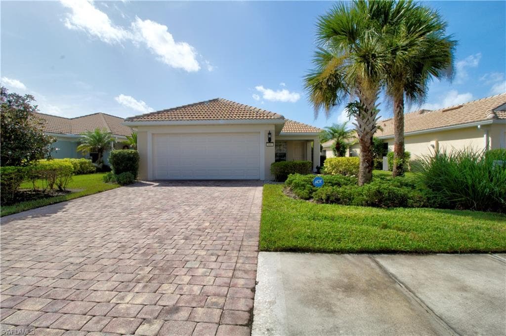 8694 Querce CT NAPLES, FL 34114